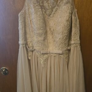 Vintage Elegant Lace sleeveless Gown with elegant lace bodice